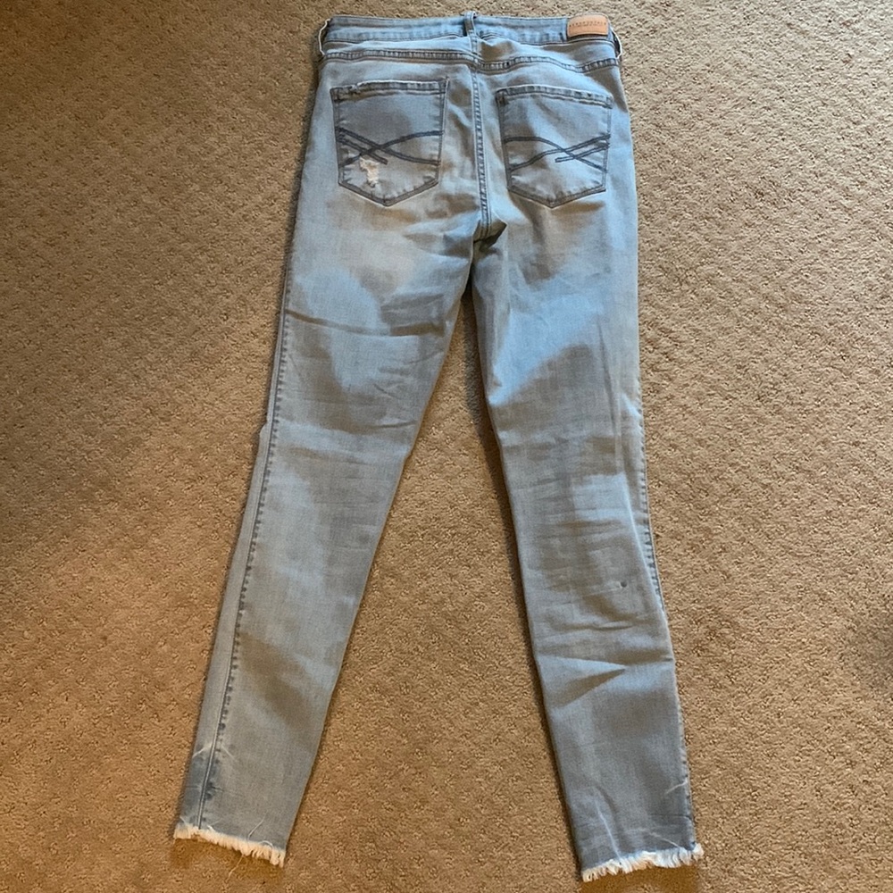 Light blue distressed AéRopostale jeansFrayed ankles. High waisted ankle jegging